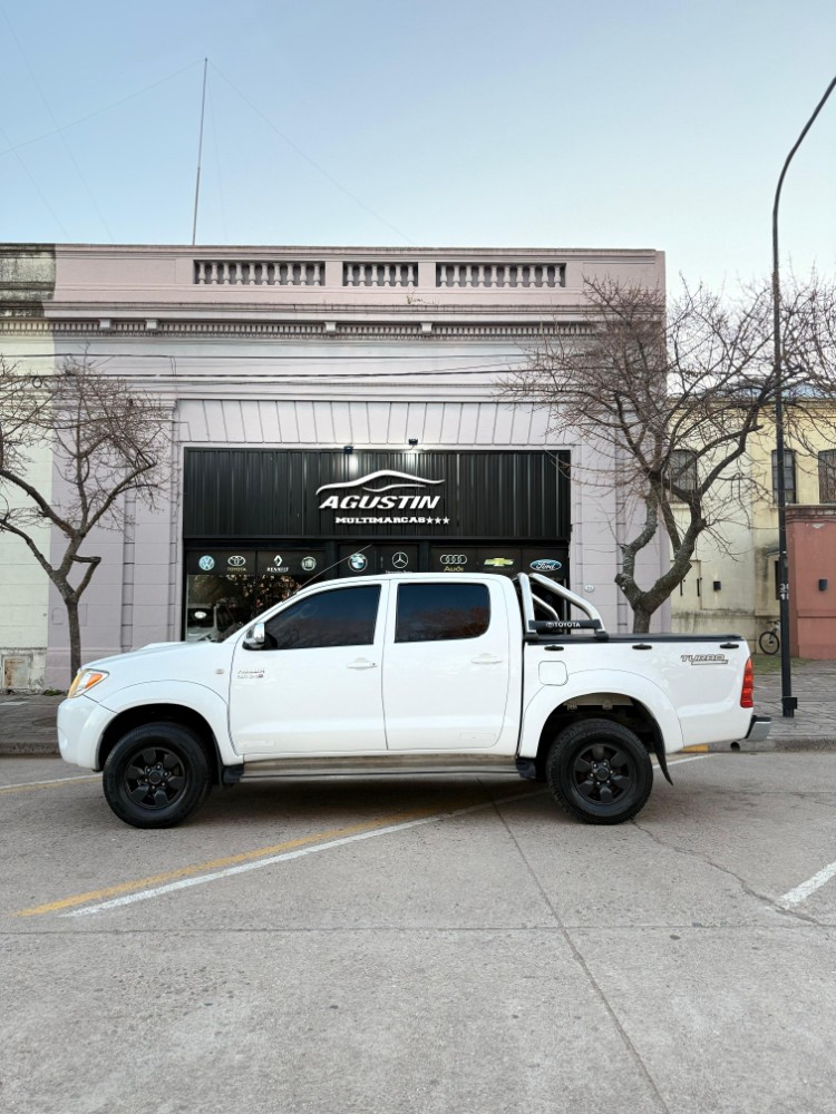 Toyota HILUX SRV